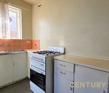 Stylish 1-Bed Retreat in Prime Location - Photo 3