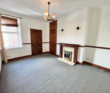 3 bedroom flat to rent - Photo 2