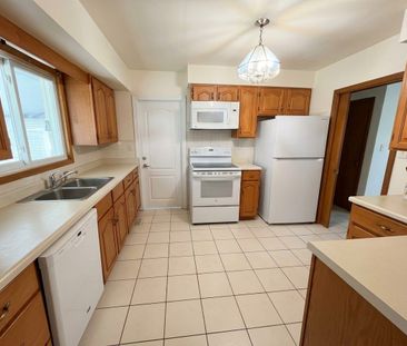 For Lease - 327 Spruce Street, London East, Ontario - Photo 1