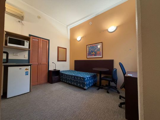 Cozy Studio with split ac minutes away from Broadway & Universities - Photo 1