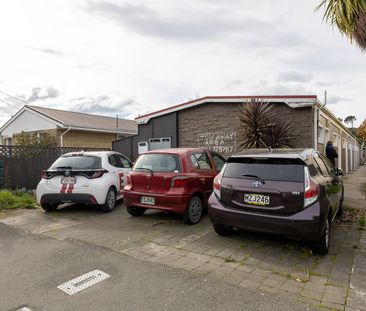 Boarding house rooms available now! - Photo 2