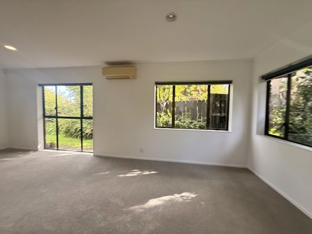 Large 3 bedroom family home - Photo 4