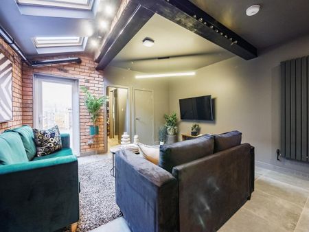 1 bedroom in a house share to rent - Photo 2