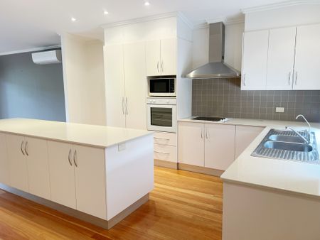 Modern 3-Bedroom Home in Central Ballina - Photo 2