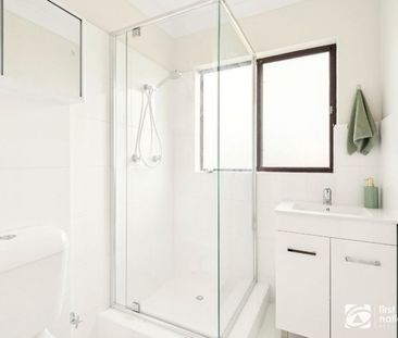 Live the Jetty lifestyle in a freshly renovated, furnished apartment - Photo 5