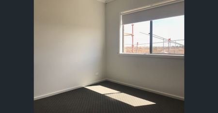 Family Home in Alamanda - Photo 3