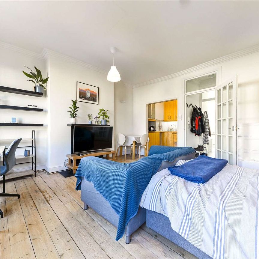 Bright and well-presented studio apartment in the heart of Primrose Hill Village - Photo 1