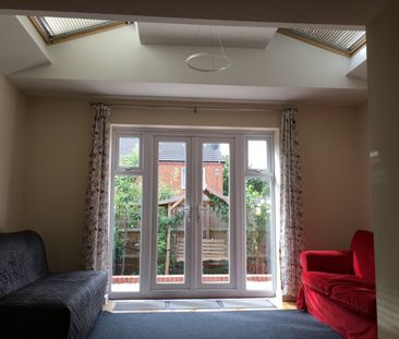 4 Bed Semi-Detached House, Maplin Close, CV4 - Photo 2