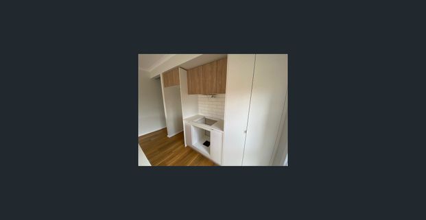 Two Weeks Free Rent - Five Bedroom Home with Large Back Yard - Photo 1