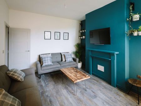 Outstanding 6 Bedroom home located on Bowerham Room 2 - Photo 3