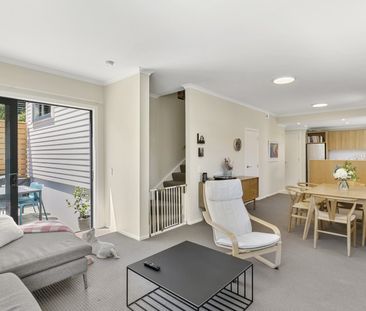 SUNNY TOWNHOUSE IN MIRAMAR! - Photo 1