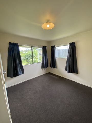 This tidy two-bedroom, one-bathroom home in Enderley offers comfortable living with an open-plan kitchen and lounge, and an internal laundry. - Photo 2