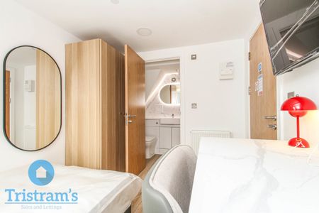 5 bed Apartment for Rent - Photo 5