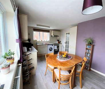 2 bedroom end of terrace house to rent - Photo 2