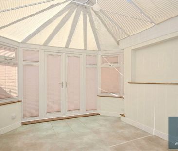 Springfield Park, Mirfield, West Yorkshire, WF14 - Photo 5