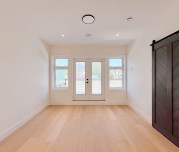 Deluxe Duplex! - Photo 4