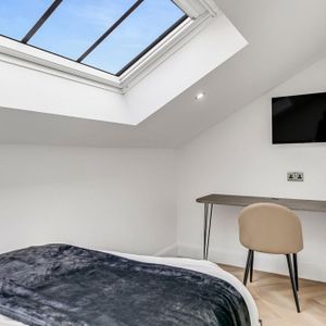 6 bedroom house to rent - Photo 2