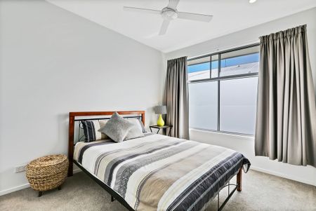 Coastal Chic: Stylish Living in Maroochydore! - Photo 2