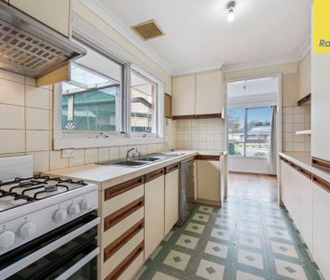 Prime Location! - Photo 3