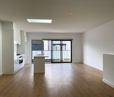 Modern 2-Bedroom Townhouse in Riverwalk Werribee - Photo 2