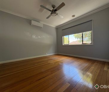 Freshly Painted Weatherboard Home - Photo 2