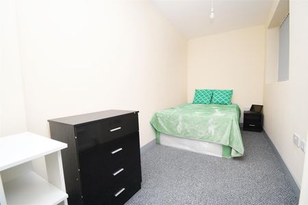 1 bed house share to rent in Renshaw Street, Burnley, BB10 - Photo 3