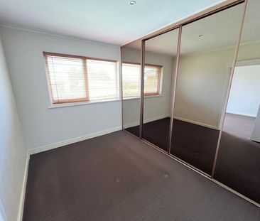 Top-Floor Malvern Apartment with Leafy Outlook Opposite Malvern Gar... - Photo 1