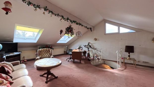 Weitblick, Ruhe, Wohnluxus – Außergewöhnliche Maisonette mit Galerie & Südbalkon - Photo 1