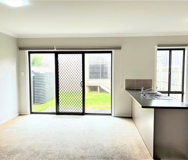 Spacious Double storey 4 Bedroom Large House - Photo 6