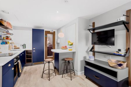 Premium Bigger 3 Bed Apartment - Park View - Photo 4