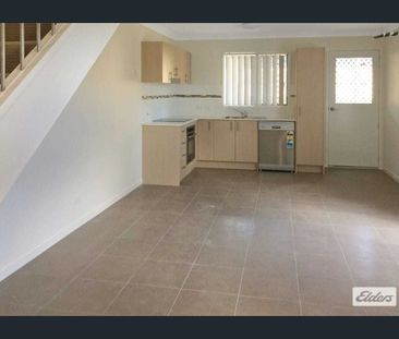 Charming 2-Bedroom Duplex in Prime Location - Photo 2