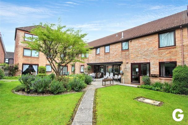 1 bedroom retirement property to rent - Photo 1