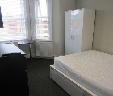 Bedroom Detached House In Winton, BH9 - Photo 2