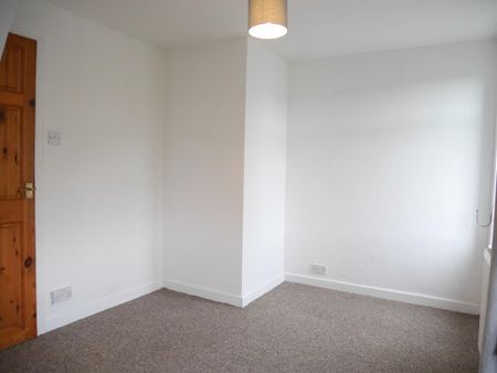 2 bedroom end of terrace house to rent - Photo 4