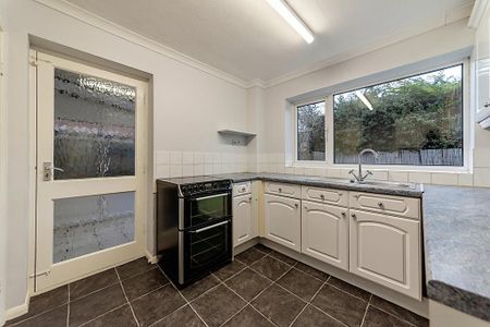 3 bedroom semi-detached house to rent - Photo 5