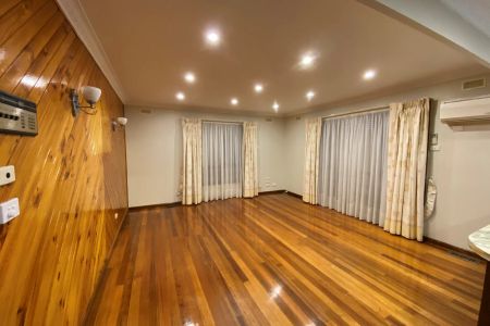 Spacious Living, Double Storey 4 Bedroom Home In A Prime Location!!!! - Photo 4