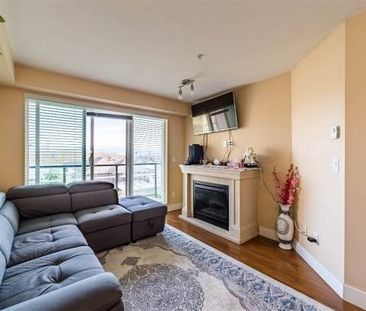 1 Bedroom+ Den Prime location - Photo 1