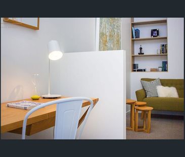 ultra-contemporary designed terrace house in central Robina, - Photo 1