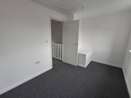2 bedroom terraced house to rent - Photo 2