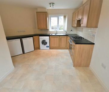 Semi-detached house to rent on - Photo 6