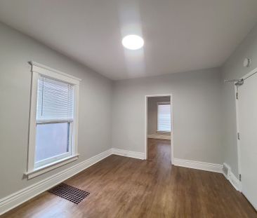 For Lease - 1450 Dundas Street Unit# Main, Toronto, Ontario - Photo 3