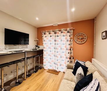 BEDROOM 3 – LARGE DOUBLE ENSUITE - Photo 2