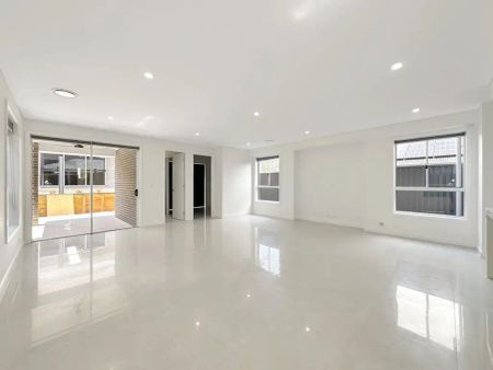 “Brand New Luxury Family Home in Riverstone” - Photo 4