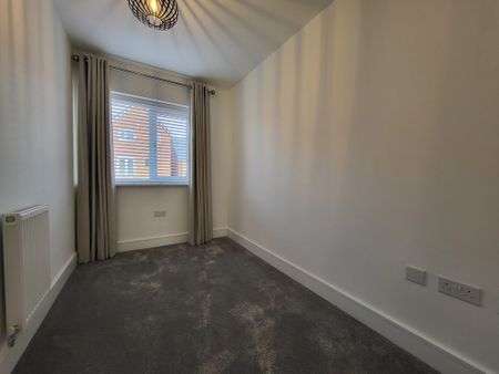 3 bedroom semi-detached to let - Photo 5