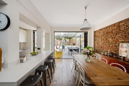 5 bedroom semi-detached house to rent - Photo 3