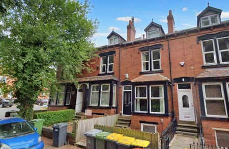 1 bedroom in a house share to rent - Photo 2