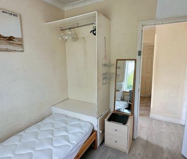 Room in a Shared House, Burgess Road, SO16 - Photo 5