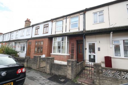 Courtenay Road, Woking - Photo 3