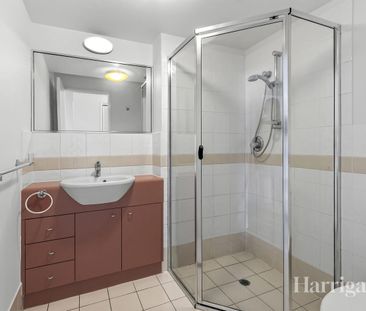 Refreshed Top Floor Two Bedroom with Onsite Pool - Photo 5