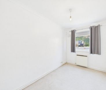 Windsor Drive, High Wycombe, Buckinghamshire,HP13 - Photo 3